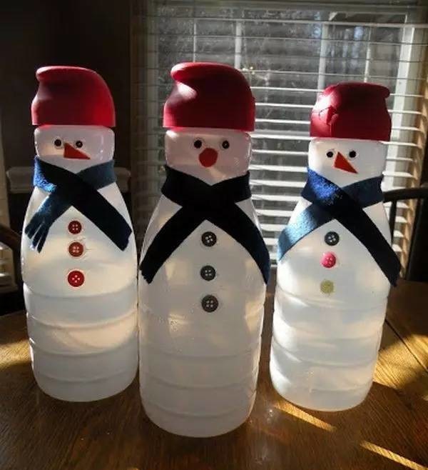 Use empty cans as glowing snowman