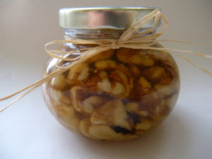 edible-gift-raw-honey-walnuts