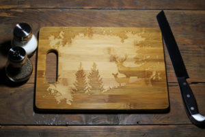 personalized-deer-nature-scene-engrved-cutting-board