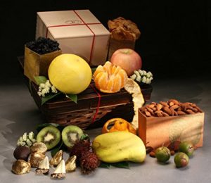 Dried fruits and flowers gift basket