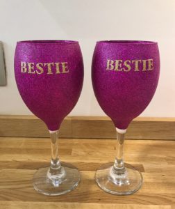 Bright pink sparkle wine glasses